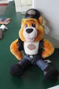 lot 981 image: 14 Harley Davidson Bear