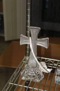 lot 957 image: 9 Crystal Cross