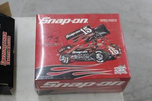 lot 864 image: Donny Schatz #15 Snap-on 2007 Outlaw Sprint Car 125-Scale 1 of 3504 Collectible