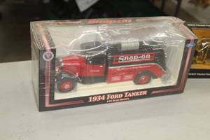 lot 914 image: 1934 Ford Tanker 124-Scale Diecast Adult Collectible  by  Snap-on