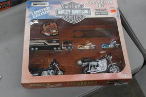 lot 923 image: Matchbox Harley-Davidson Limited Edition Collector Set (in original packaging)