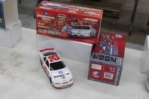 lot 874 image: Kevin Harvick #29 Snap-on  GM Goodwrench 2003 Chevrolet Monte Carlo Stock Car 124-Scale 1 of 13788 Limited Edition Diecast Adult Collectible  by  Action Racing Collectibles