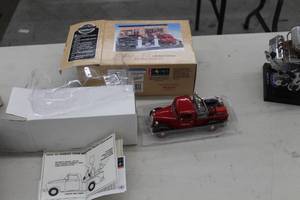 lot 899 image: Snap-on Limited Edition Working Truck Set (in original packaging)