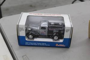 lot 901 image: Amoco 1937 Chevrolet Tanker 124-Scale Heritage Of Quality Series Limited Edition Diecast Metal Locking Coin Bank
