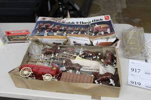 lot 919 image: AMT Budweiser Clydesdale 8-Horse Hitch (in original packaging)