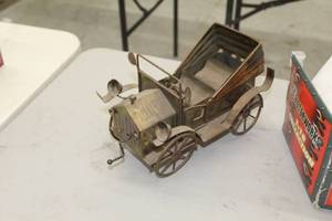 lot 929 image: King Of The Road Music Box