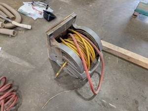25 Air Hose w Hose Reel