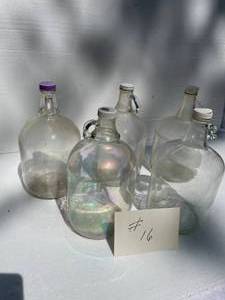 lot 16 image: Vintage Jars With Covers (5 Each)