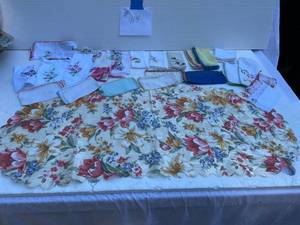 lot 114 image: Vintage Handkerchiefs