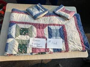 lot 162 image: Queen Size Spread & 2-Pillow Shams, Good Condition