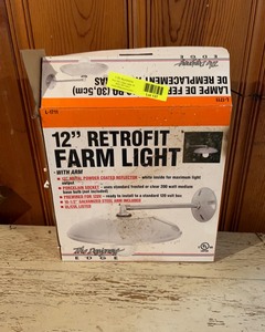 lot 137 image: Farm Light