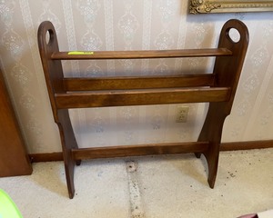 lot 125 image: Quilt Stand