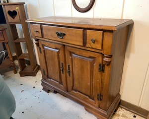 lot 86 image: Cabinet