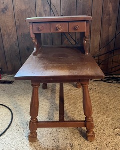 lot 99 image: End Table