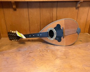 lot 110 image: Vintage Mandolin