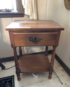 lot 89 image: End Table