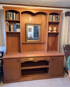 lot 107 image: Large Entertainment Center