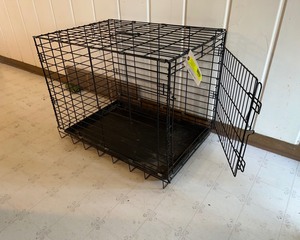 lot 83 image: Dog Crate