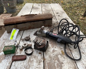 lot 3 image: Sheep Shearing Clippers