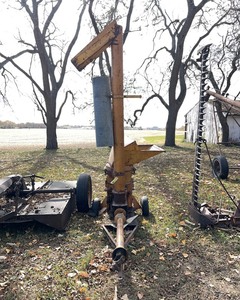 lot 38 image: Feed Grinder