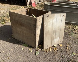 lot 19 image: Wood Crate