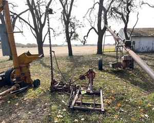 lot 40 image: Sickle Mower