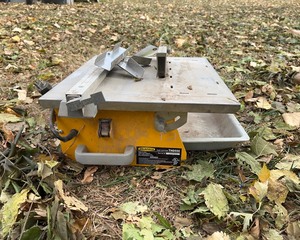 lot 21 image: Tile Cutter
