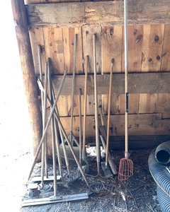 lot 33 image: Yard Tools