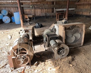 lot 27 image: Fans