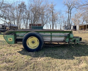 lot 49 image: Manure Spreader