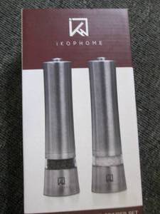 lot 492 image: new electric salt and pepper grinde...