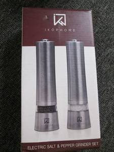 lot 499 image: new electric salt and pepper grinde...