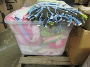 lot 558 image: tote of blankets ...