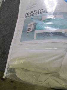 lot 564 image: queen mattress pad ...