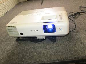 lot 573 image: epson 3LCD projector powers on no p...