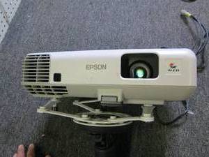 lot 574 image: epson 3LCD projector powers on no p...