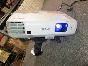 lot 576 image: epson 3LCD projector powers on no p...
