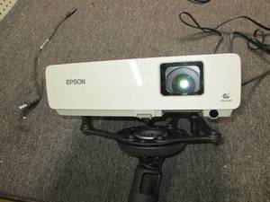 lot 577 image: epson 3LCD projector powers on no p...