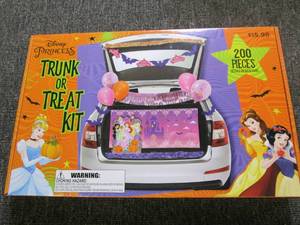lot 582 image: new disney princess 200pc trunk or ...