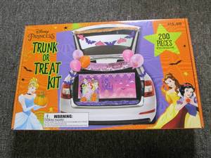 lot 585 image: new disney princess 200pc trunk or ...