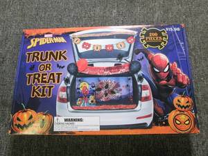 lot 587 image: new spiderman 200 pc trunk or treat...