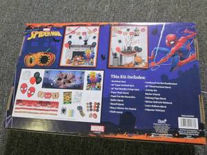 lot 588 image: new spiderman 200 pc trunk or treat...