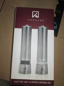 lot 17 image: new electric salt and pepper grinde...