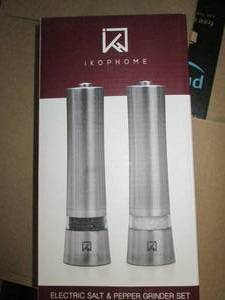 lot 19 image: new electric salt and pepper grinde...