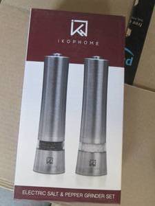 lot 20 image: new electric salt and pepper grinde...