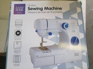 lot 88 image: 19 stitch sewing machine ...