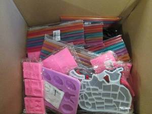 lot 120 image: box of silicone kitchen items and o...