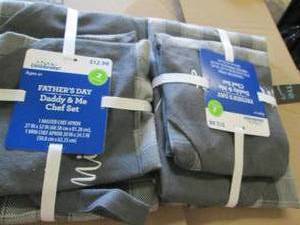 lot 140 image: 2 daddy and me chef sets ...