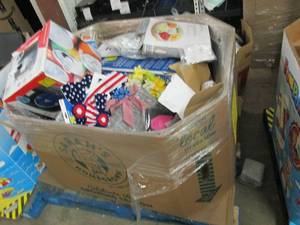 lot 168 image: pallet of misc please see pictures ...