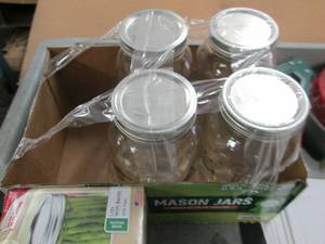 lot 185 image: 4 half gallon mason jars and wide m...